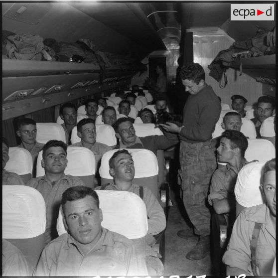 Le 2e régiment de parachutistes coloniaux (RPC) du colonel Pierre Château-Jobert est prêt à décoller.