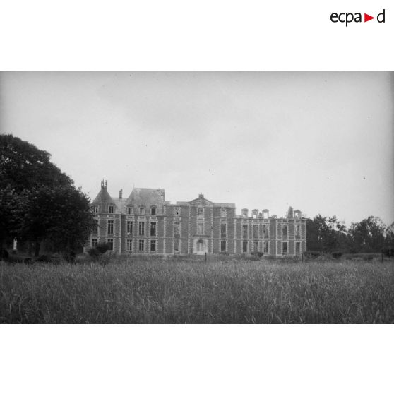 [Façade en ruines, s.d.]