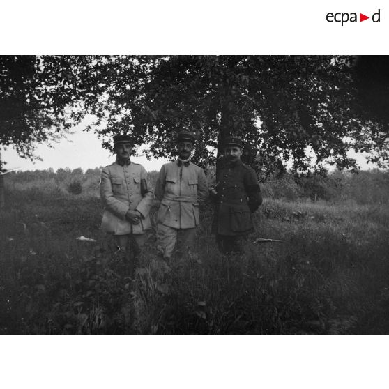 [Portrait de groupe dans la nature, s.d.]