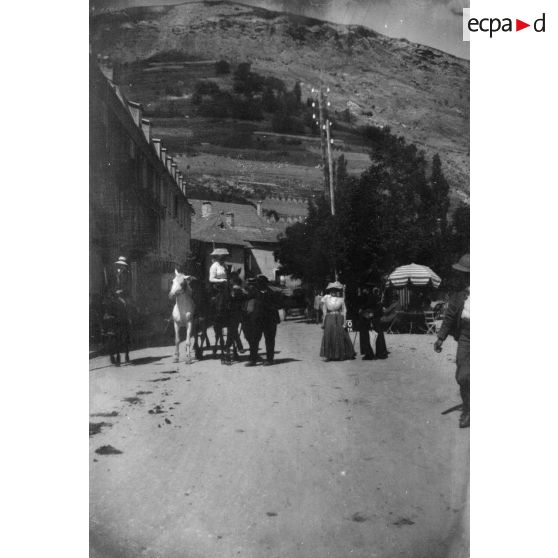 [Groupe et chevaux à La Grave].