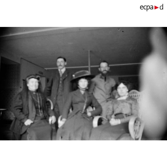 [Portrait de famille flou].