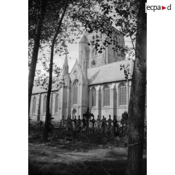 [Un cimetière devant une église, s.d.]