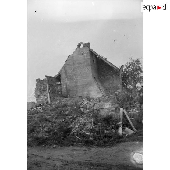 [Habitation en ruines, s.d.]