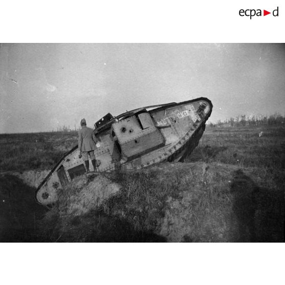 [Char britannique accidenté, s.d.]