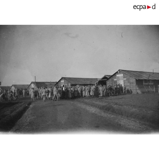 [Rassemblement dans un campement, s.d.]
