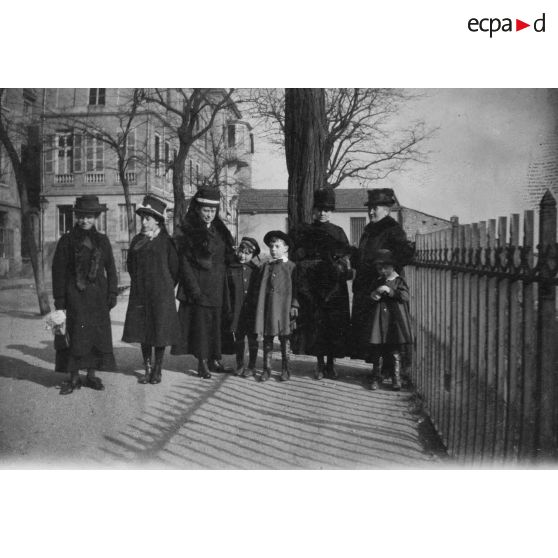 [Portrait de famille, s.d.]