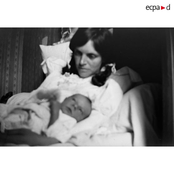 [Portrait d'une femme et son nouveau né, s.d.]