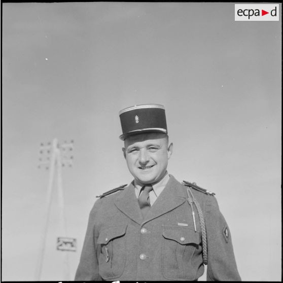 Portrait du lieutenant de la 5e compagnie de passage de la Légion étrangère (5e CPLE) à Zeribet el Oued.