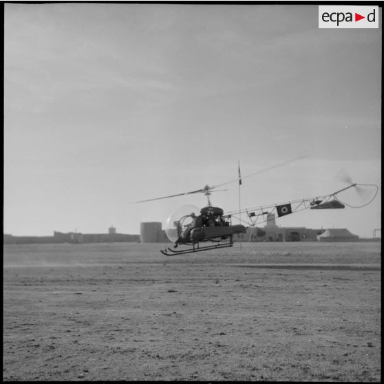 L'hélicoptère Bell ayant servi à l'opération de recherche du chef indépendantiste Adjoul-Adjoul, dans la zone montagneuse du sud de l'Aurès.
