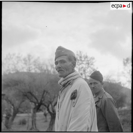 Portrait d'un ancien légionnaire algérien lors de l'intervention de la compagnie de haut-parleurs et de tracts à Gallieni.