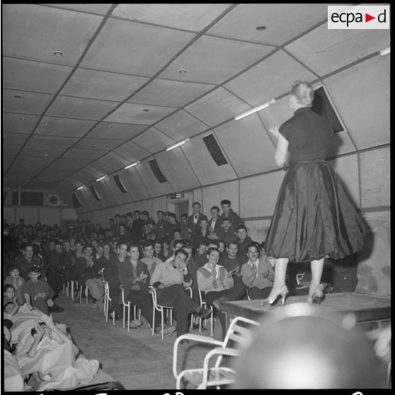 Concert de Jeanne Darbois à l'hôpital Maillot d'Alger.