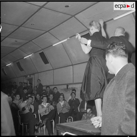 Concert de Jeanne Darbois à l'hôpital Maillot d'Alger.