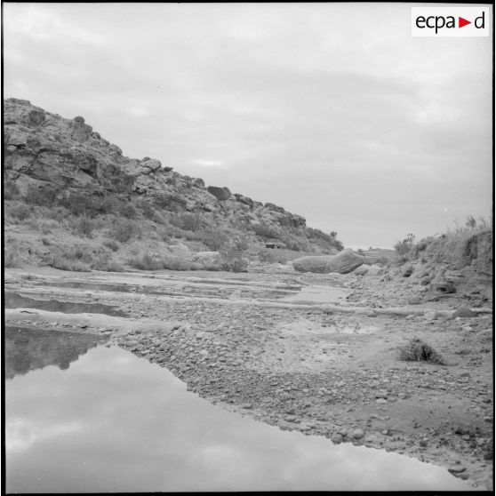 Paysage rocailleux du djebel environnant de M'Sila.