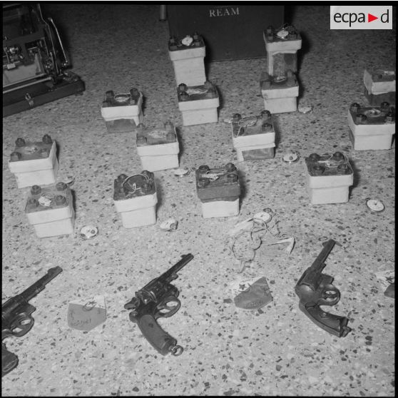 Matériel saisi par le 3e régiment de parachutistes coloniaux (RPC).