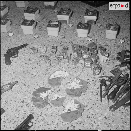 Matériel saisi par le 3e régiment de parachutistes coloniaux (RPC).