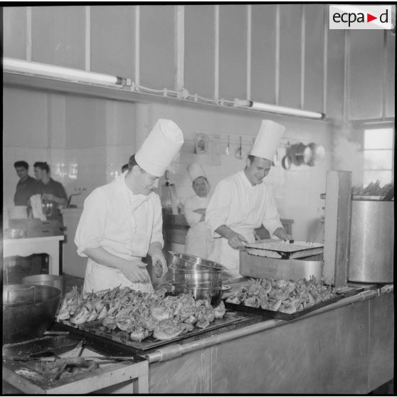 Vue des cuisines du centre militaire de détente interarmées d'Alger.