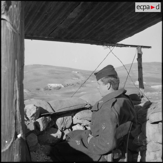 Poste d'observation à la frontière algéro-marocaine.
