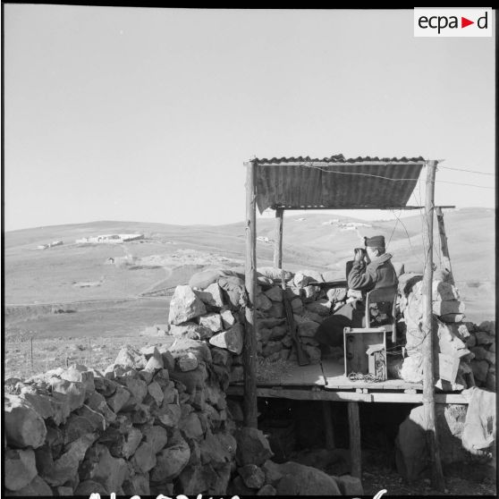 Poste d'observation à la frontière algéro-marocaine.