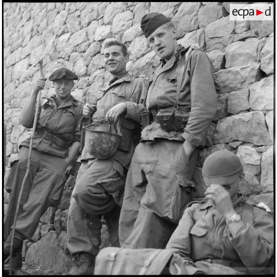 Un groupe de militaires.