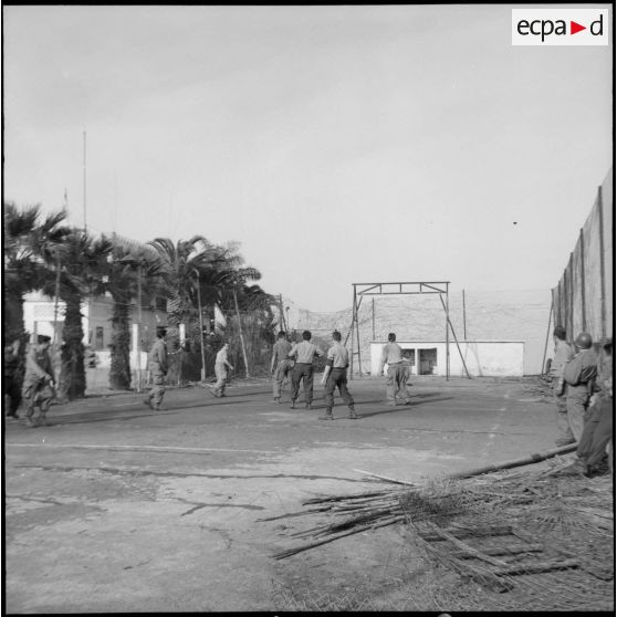 Moment de loisir au 43e BIC.