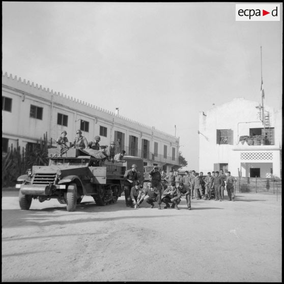 La cour du cantonnement du 43e BIC.