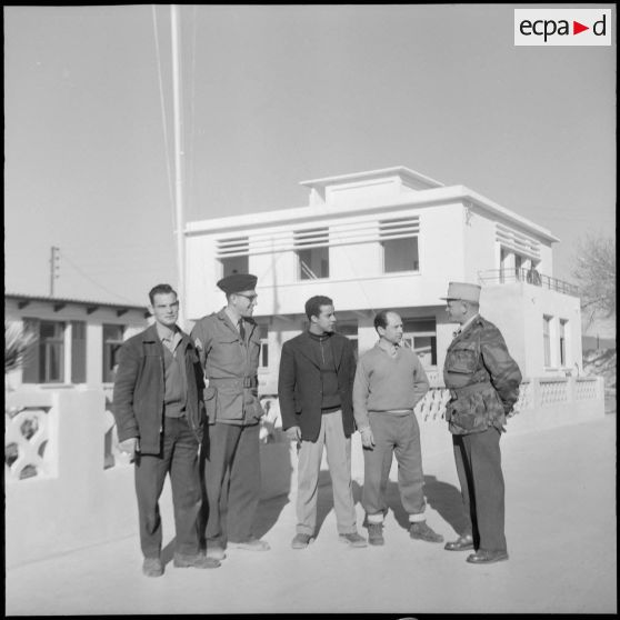 Photographie de groupe au 43e BIC.