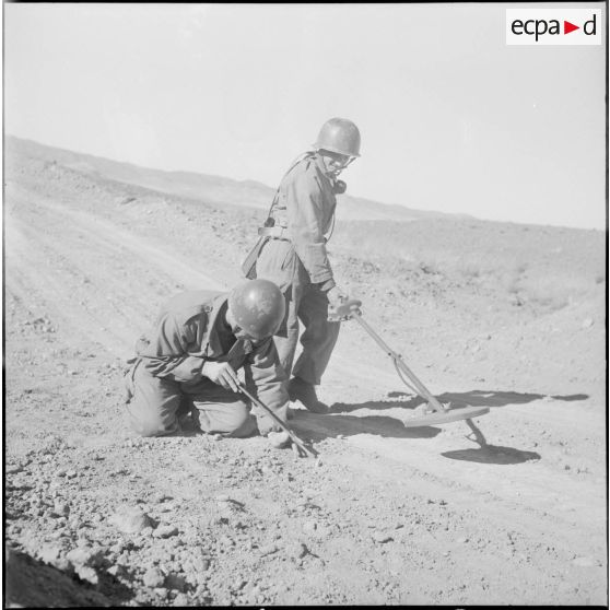 Sécurisation d'une piste par le 19e régiment du génie (RG), département de Batna.