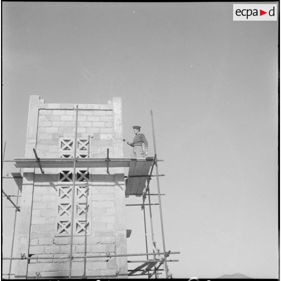 Construction d'un poste d'observation, département de Batna.