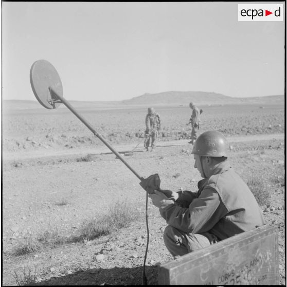 Sécurisation d'une piste par le 19e régiment du génie (RG).