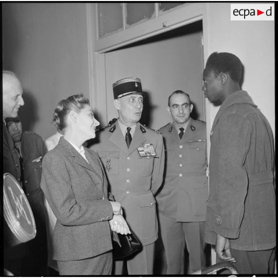 Mme Salan s'entretient avec un patient.