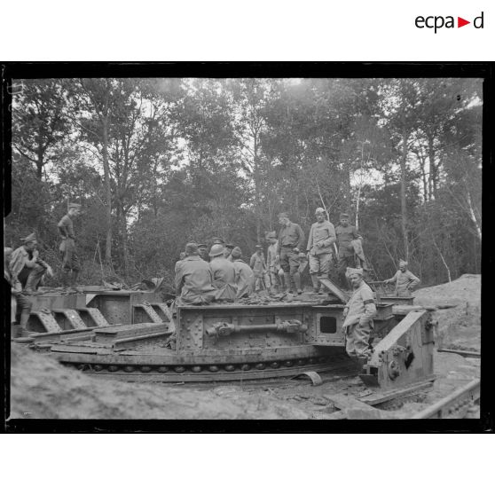 Près de Brécy (Aisne). Plateforme d'une pièce allemande de 380 mm. [légende d'origine]