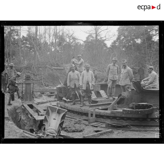 Près de Précy (Aisne). Plateforme d'une pièce allemande de 380 mm. [légende d'origine]