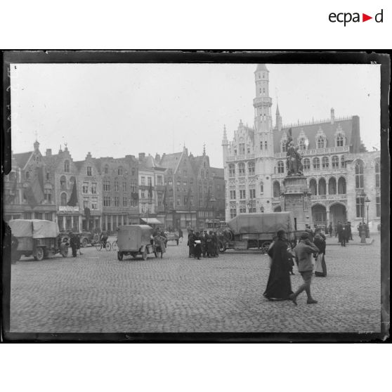 Bruges. Belgique. La Grand' place. [légende d'origine]