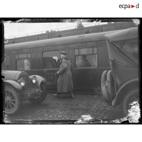 Trèves (Allemagne). Train du maréchal amiral Browning.  Arrivée des plénipotentiaires allemands. [légende d'origine]