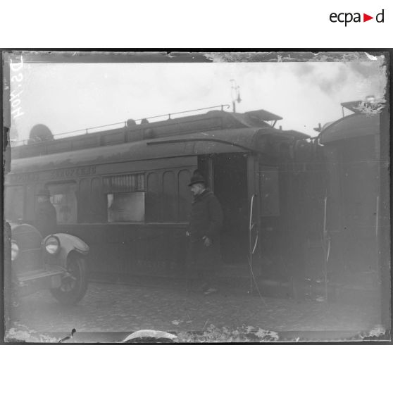 Trèves (Allemagne). Train du maréchal amiral Browning.  Arrivée des plénipotentiaires allemands. [légende d'origine]