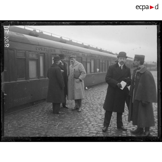 Trèves (Allemagne). Arrivée des plénipotentiaires allemands. M.M. Olensdorff, Ersberger et Winterfeldt. [légende d'origine]