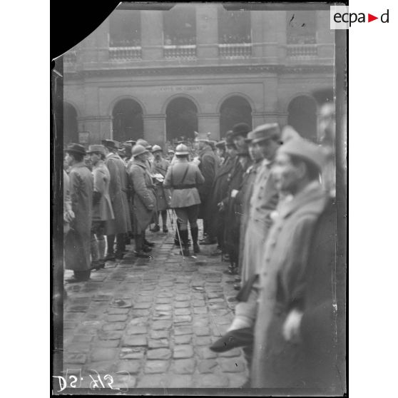 [Invalides. Remise de médaille militaire.]