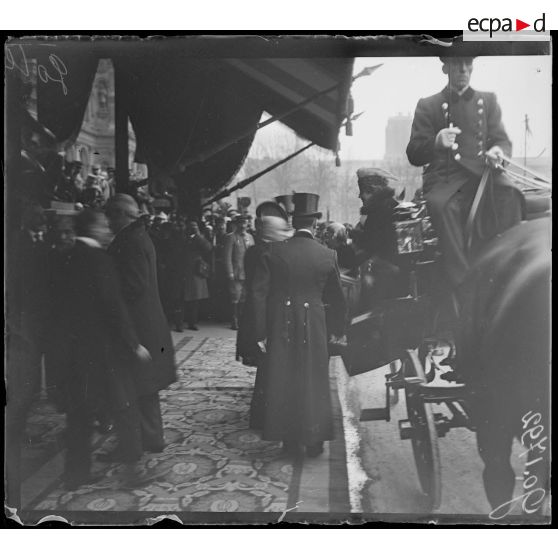 Paris, arrivée du Président des Etats-Unis à l'hôtel de ville. [légende d'origine]