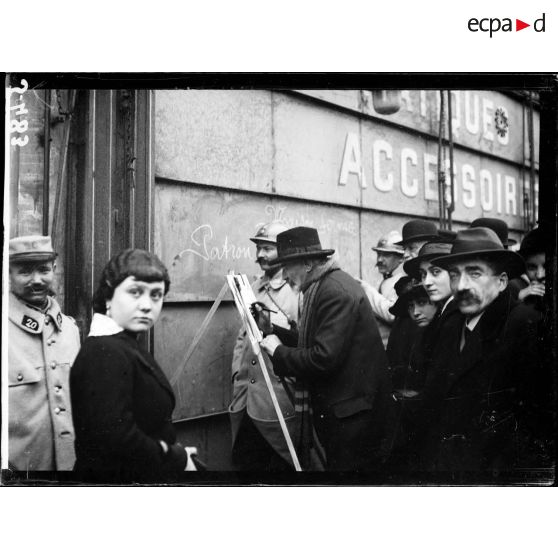 Dessinateur populaire dans Paris. [légende d'origine]