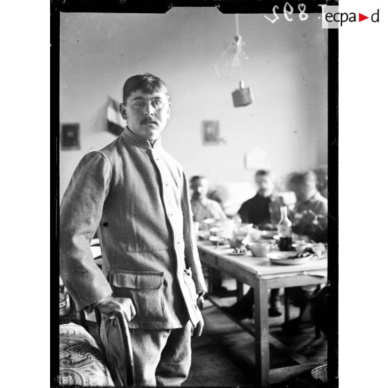 Raymond Georges, blessé soigné à l'ambulance américaine de Neuilly-sur-Seine. [légende d'origine]