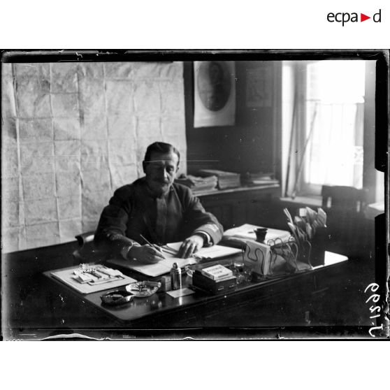 La Panne, le colonel Génie, chef de la mission française. [légende d'origine]