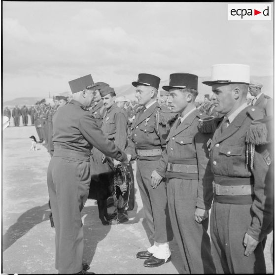 Remise de décoration.