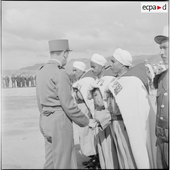 Remise de décoration.