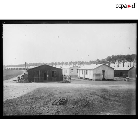 Les bâtiments de l'aérodrome du Bourget. [légende d'origine]