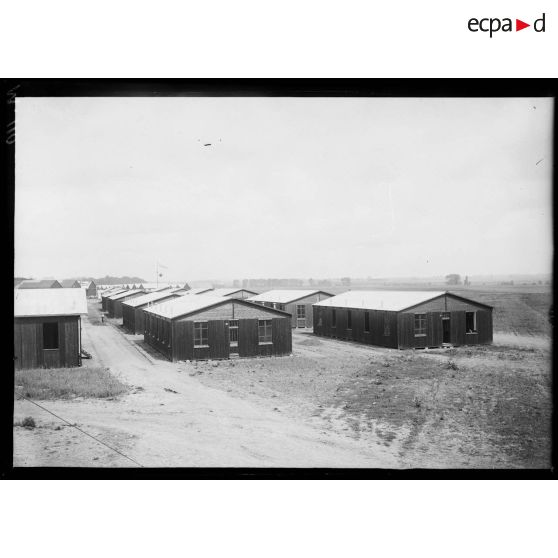 Les bâtiments de l'aérodrome du Bourget. [légende d'origine]