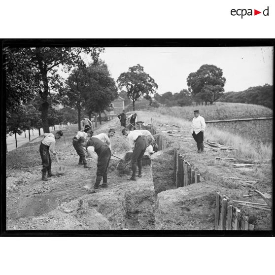Tranchée porte de Châtillon Charenton. [légende d'origine]