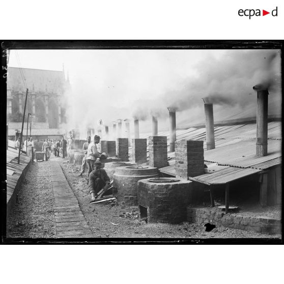 Les fours de campagne de la boulangerie du fort de Vincennes. [légende d'origine]