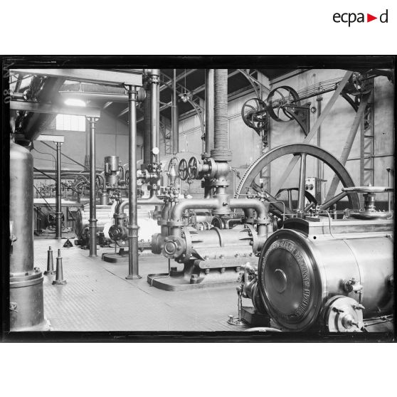 Vue de la salle des machines des abattoirs de la Villette. [légende d'origine]