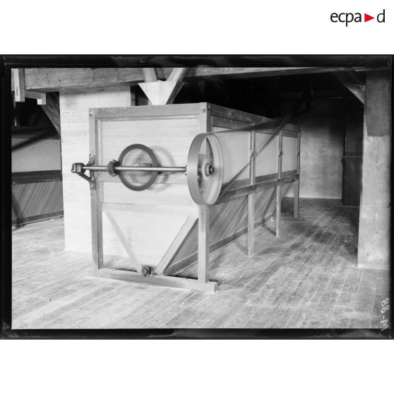 Une diviseuse à gruaux du moulin de javel. [légende d'origine]
