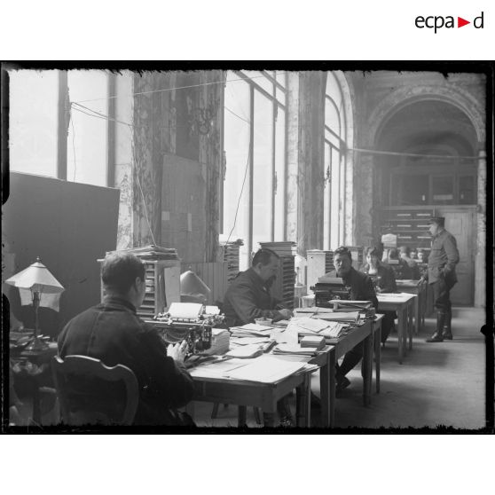 Les dactylographes du Sous-secrétariat d'Etat aux munitions. [légende d'origine]